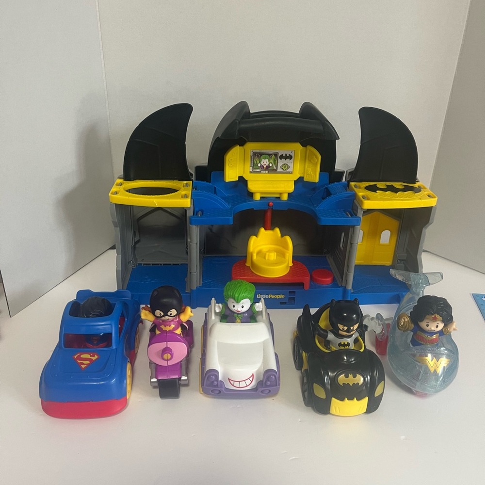 BUNDLE lot Little people DC Superhero Batcave Superman Batman fisher price toy